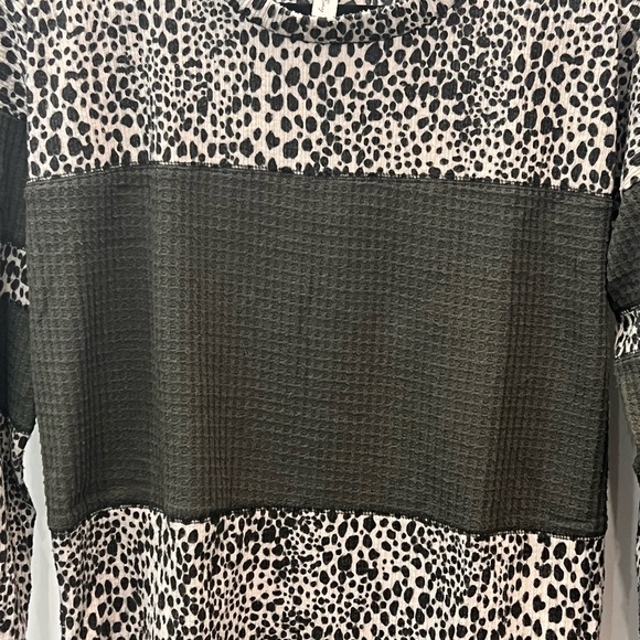 Vanilla Bay Animal Print Color Block Long Sleeve Top - Picture 4 of 7